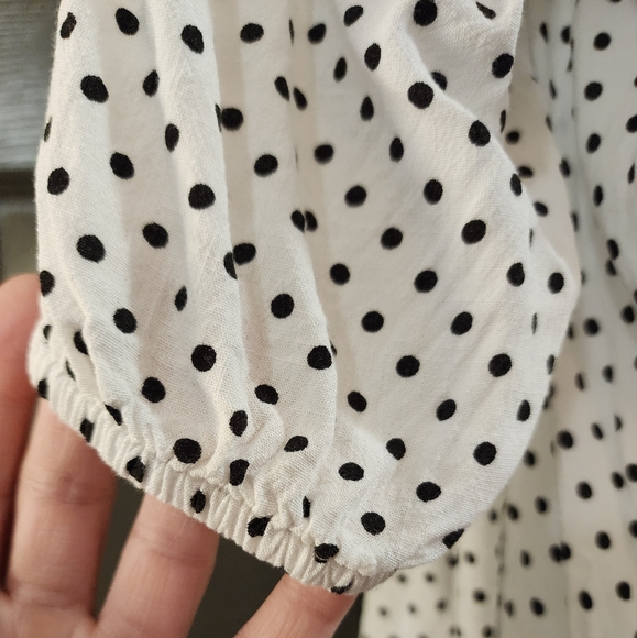 Torrid Plus Size 2 - Rayon Slub Button-front Puff Sleeve Top (B/W Polka Dots!) - Picture 6 of 12
